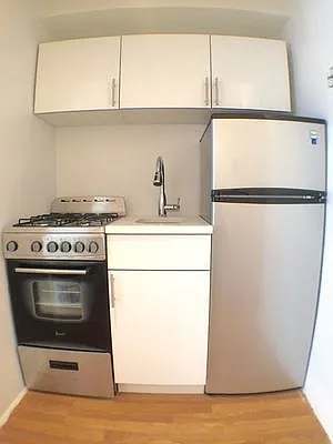 Rented by Kahen Properties | media 19