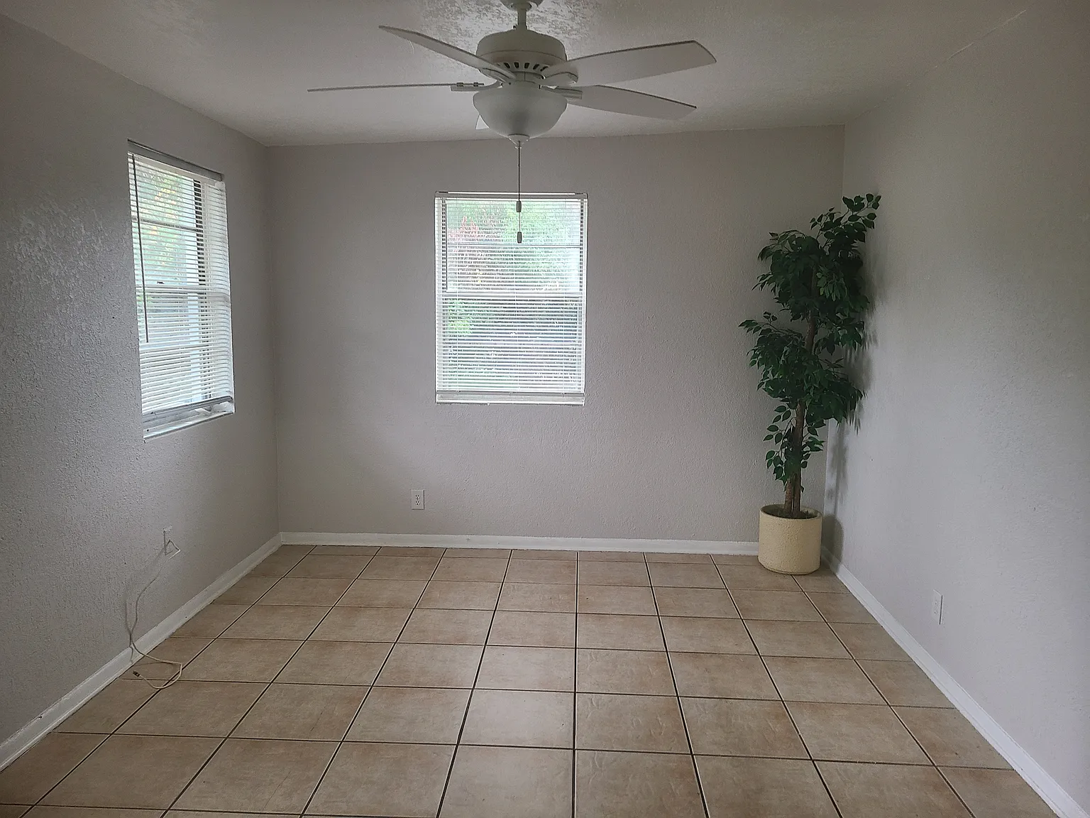 2 bed, 700 sqft, $950 — Photo 3