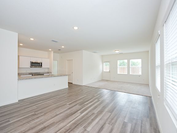4th image of 3001 Aspen Dr