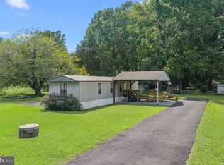 471 Burrells Marina Rd, Urbanna, VA 23175