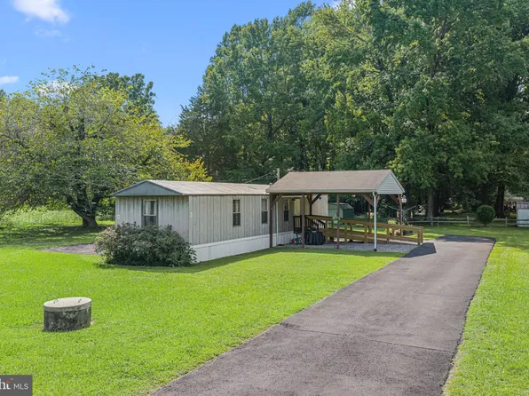 471 Burrells Marina Rd, Urbanna, VA 23175