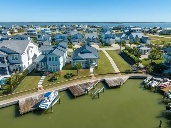 125 Foxtail Ln, Rockport, TX 78382