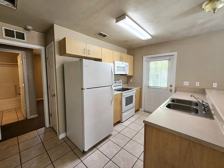 225 Rivoli Rd #1 — Photo 5