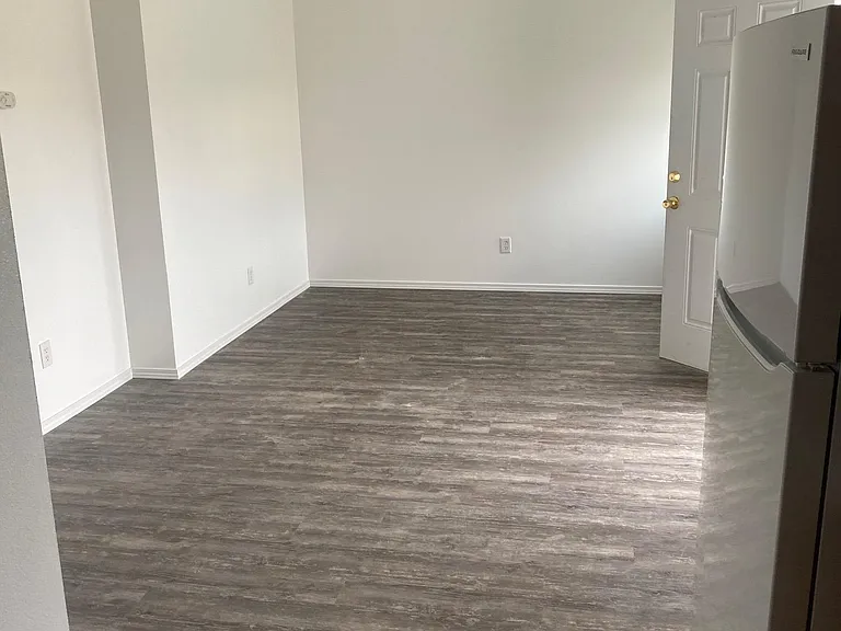 839 S Division St #B — Photo 5