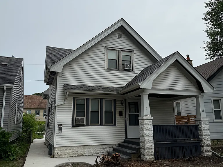 1005 E Holt Ave — Photo 15