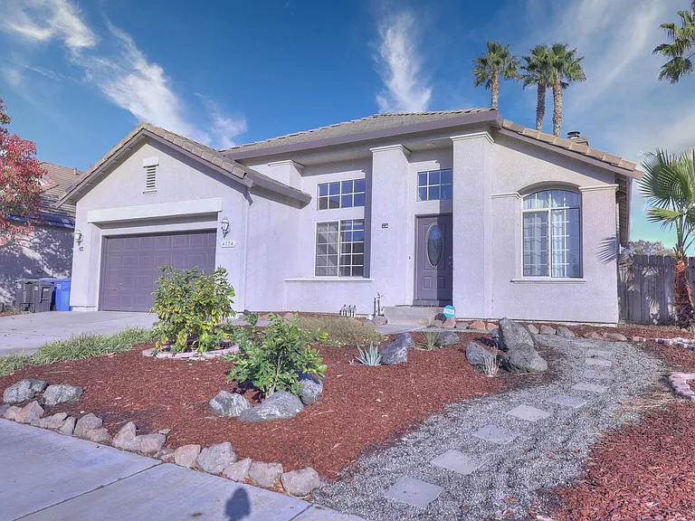 4724 Cove Ln — Photo 3