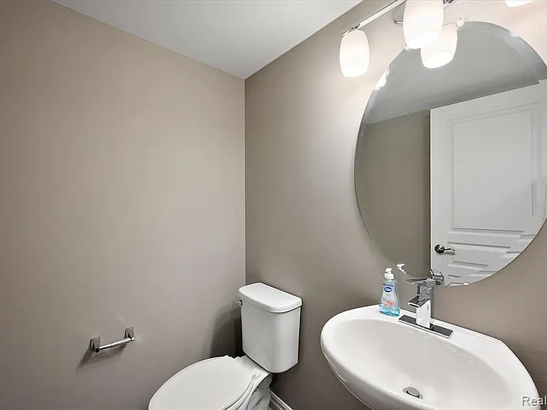 2877 Hartwick Dr — Photo 26