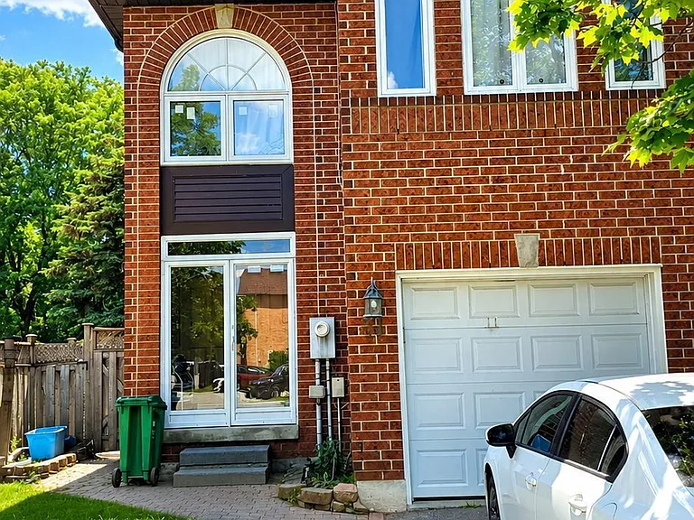 31 Goldenlight Cir — Photo 1