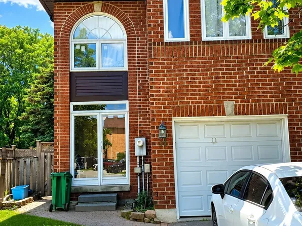 31 Goldenlight Cir, Brampton, ON L6X 4N6