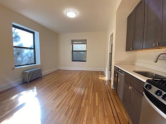 1st image of 302 Cumberland St #1