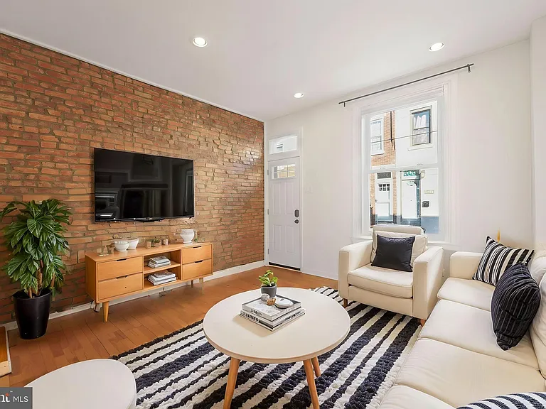 3008 W Harper St — Photo 1