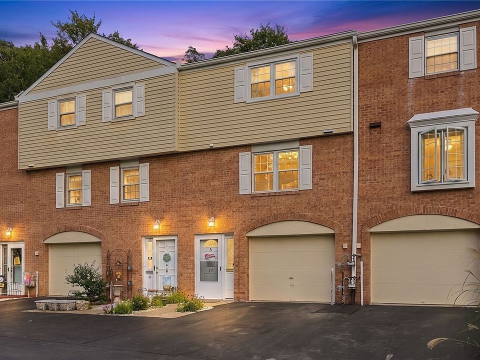 1st image of 37 Oxford Ct