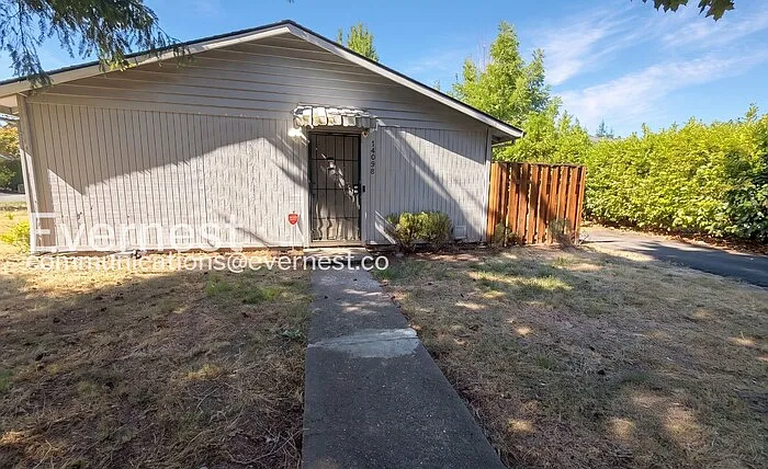 2 bed, 1.0 bath, 832 sqft, $1,900 — Photo 2