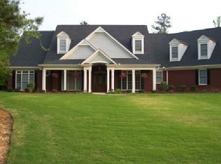 135 Highlands Forest Ln, Oxford, GA 30054