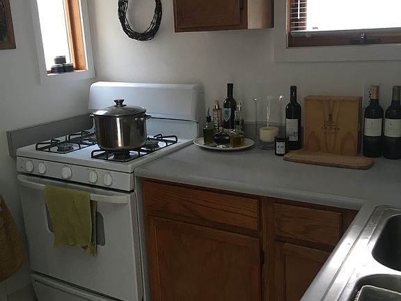 gas stove kitchen - skylight not shown in this photo