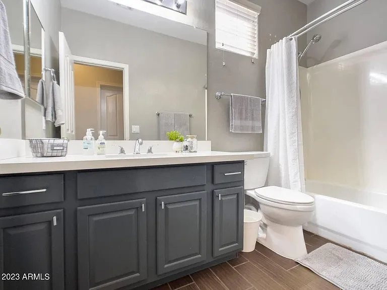 1454 E Morelos St — Photo 16