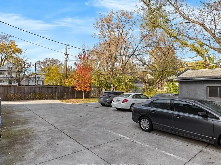 528 Chippawa St #1 — Photo 14