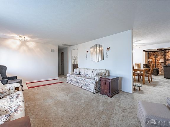 4th image of 1042 Landsdale Dr
