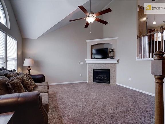 2nd image of 224 W Rachel Ct