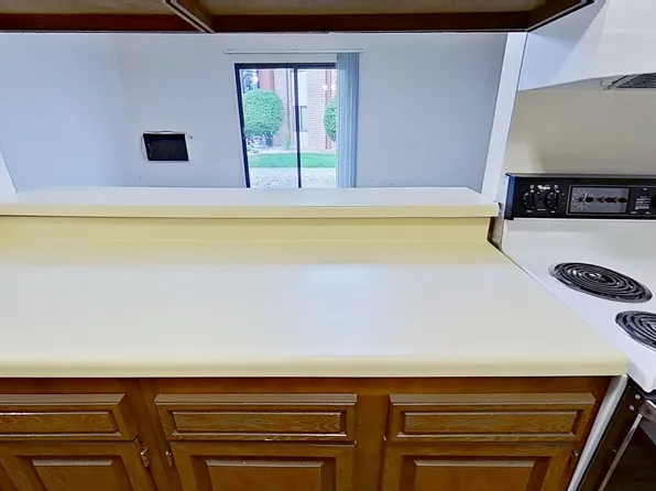 N76W14611 Market Dr APT 74, Menomonee Falls, WI 53051