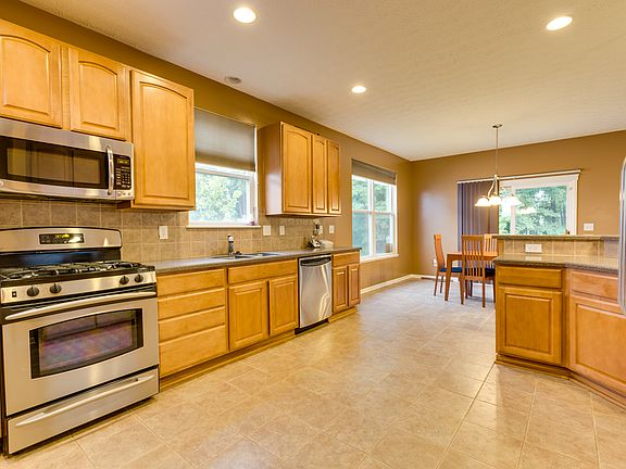 5th image of 6409 Summers Nook Dr