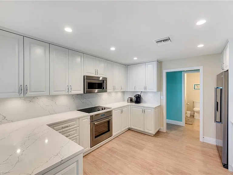 1065 Gulf Shore Blvd N #201 — Photo 3