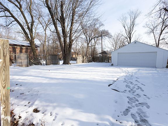 4th image of 1061 Agard Ave