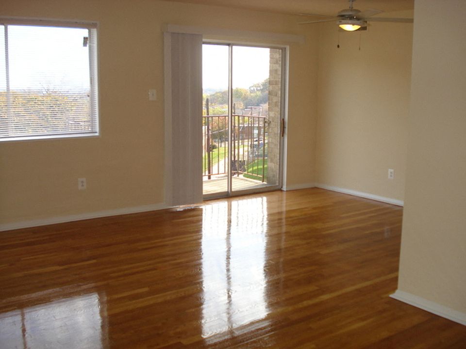 Clermont living and dining area