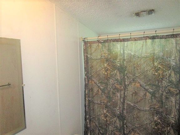 5th image of 20668 NE Chester St