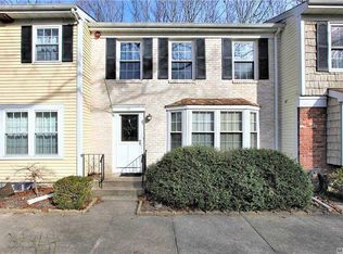 19 Bartlett Cmns, Yaphank, NY 11980
