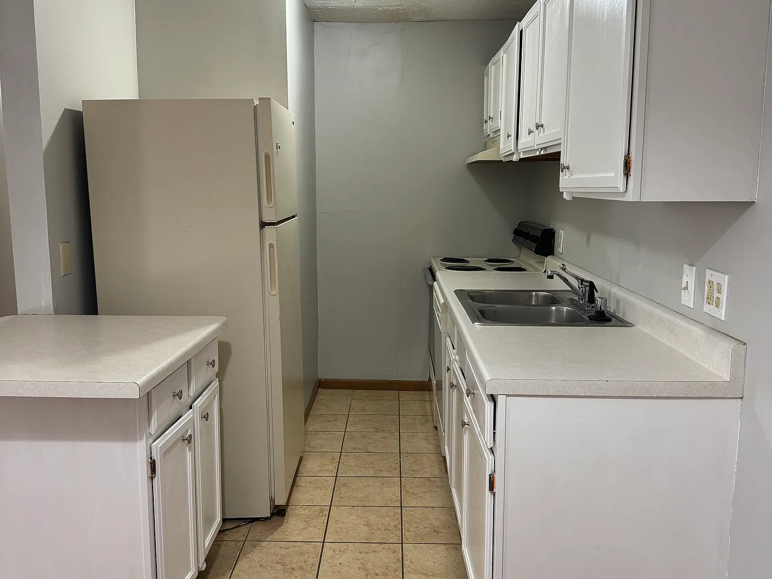 3 bed, 982 sqft, $1,650 — Photo 3