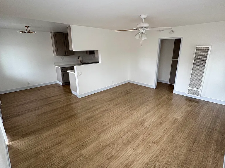 611 Walnut Ave #1 — Photo 6