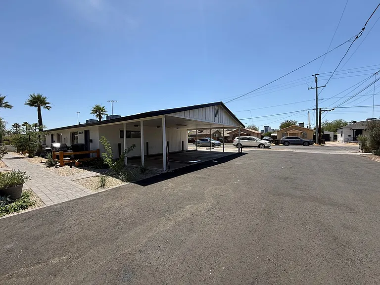 1402-1406 E Roosevelt St — Photo 10