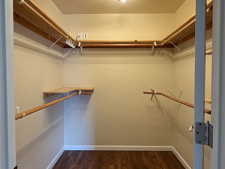 1079 Hilltop Dr — Photo 8
