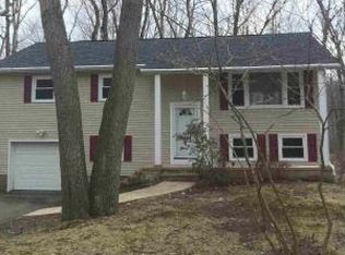 4 Mystic Dr, Mountain Top, PA 18707