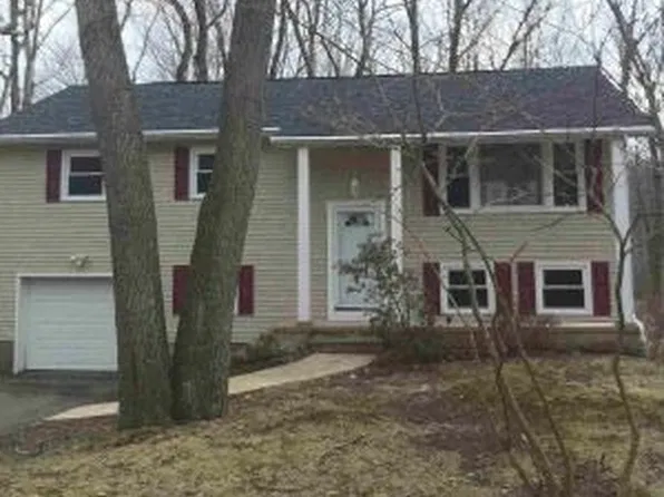 4 Mystic Dr, Mountain Top, PA 18707