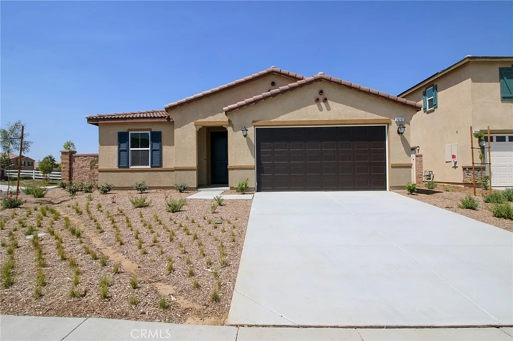 4 bed, 2355 sqft, $3,295 — Photo 2