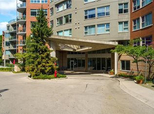 77 Governors Rd #102, Dundas, ON L9H 7N8