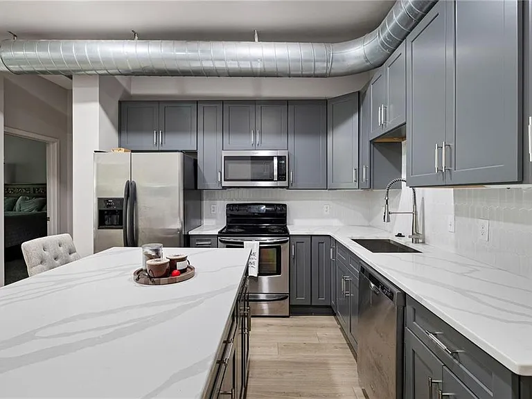 5300 Peachtree Rd #2104 — Photo 3