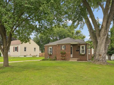 809 10th St, West Des Moines, IA, 50265