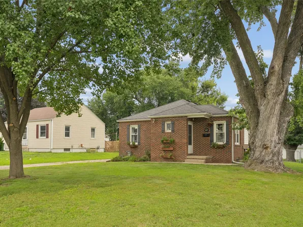 809 10th St, West Des Moines, IA 50265