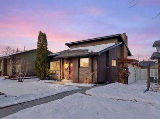 447 S Berkley Cres NW, Calgary, AB T3K 1A9