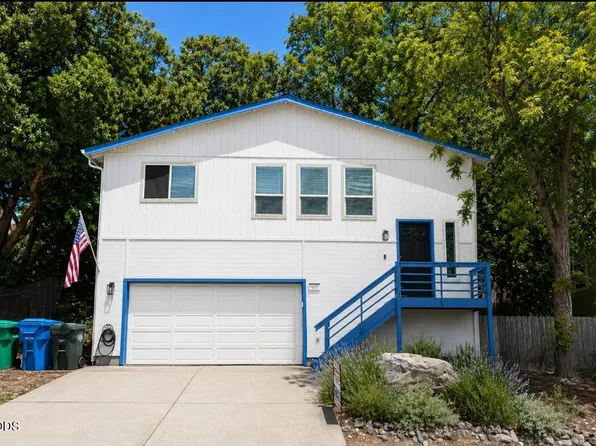 937 4th Ave, Gold Hill, OR 97525