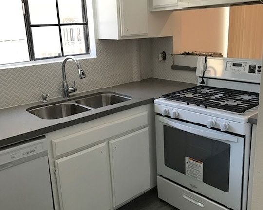 4th image of 14410 Dickens St