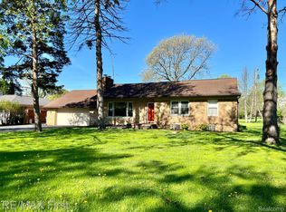 5721 Wright Dr, Troy, MI 48098