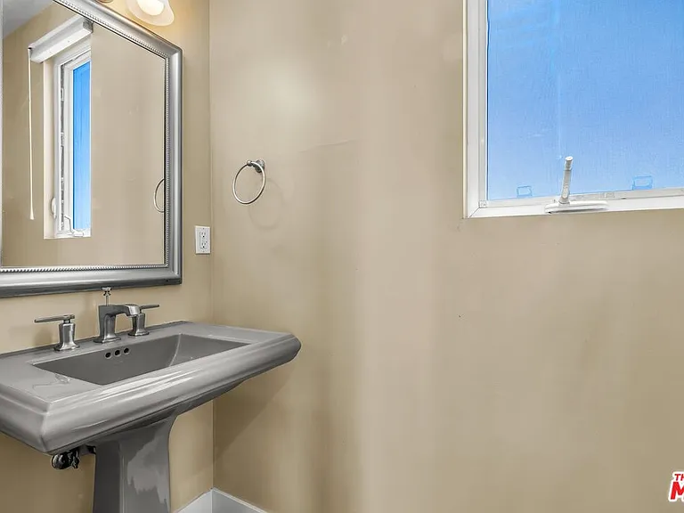 308 Gull St — Photo 40