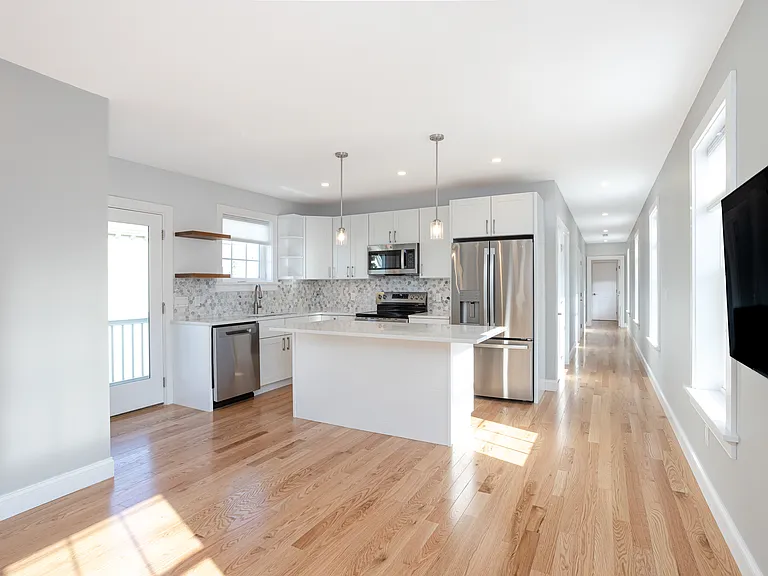 3 Vaughan Ave — Photo 1