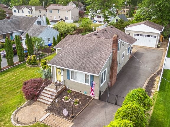3rd image of 19 Grand Ave