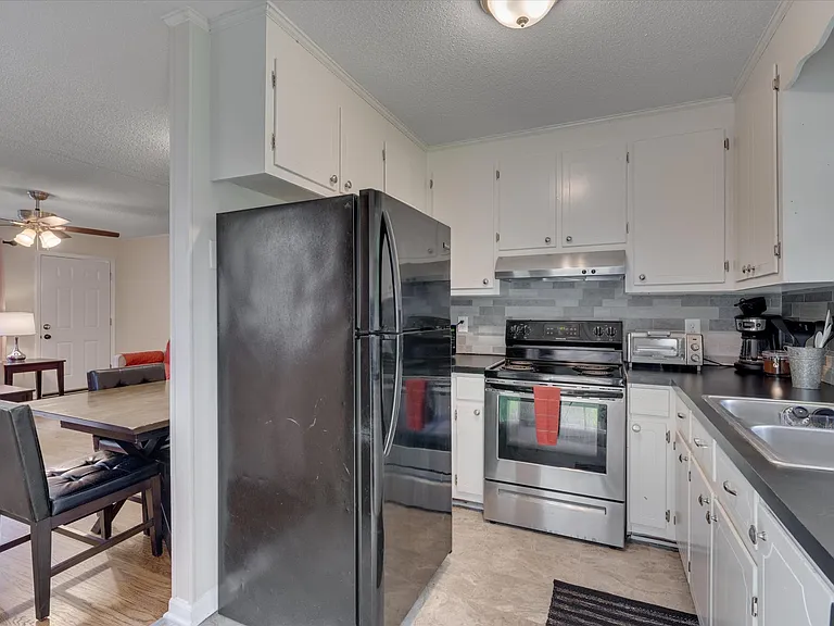201 Parthenia Dr — Photo 33