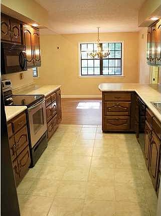 4th image of 4090 Red Oaks Dr